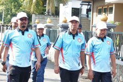 Jajaran-Pengurus-Kabupaten-PGRI-Tulungagung-mengantarkan-Bupati-kembali-ke-Pendopo-Kongas-Arum-Kusumaning-Bongso