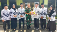 Pengurus Cabang PGRI Sumbergempol saat diterima Danramil 0807/07 Sumbergempol.